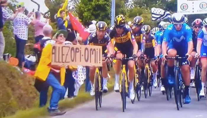 Esta mujer la lió un poco bastante en el Tour de Francia con un cartel