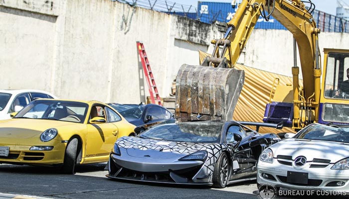 Filipinas ha vuelto a destruir más de un millón de euros en coches de lujo, incluido un McLaren 620R