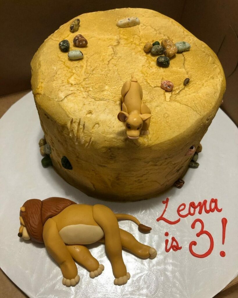 Leona, la niña de 3 años que pidió a su tío una tarta de El Rey León, pero específicamente de la escena donde muere Mufasa, para que a todos los invitados les diera pena comérsela y fuera toda para ella