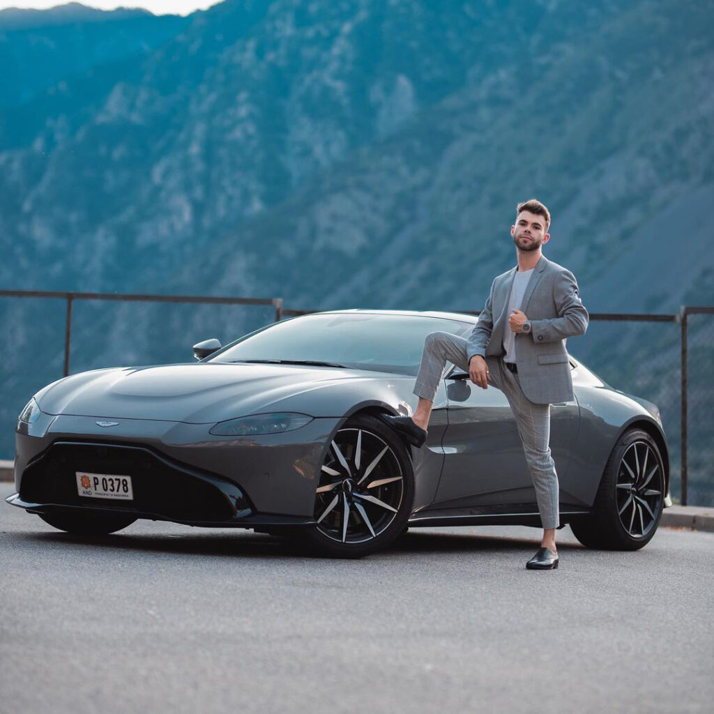 El youtuber Salva destroza en Andorra su nuevo Aston Martin en un accidente