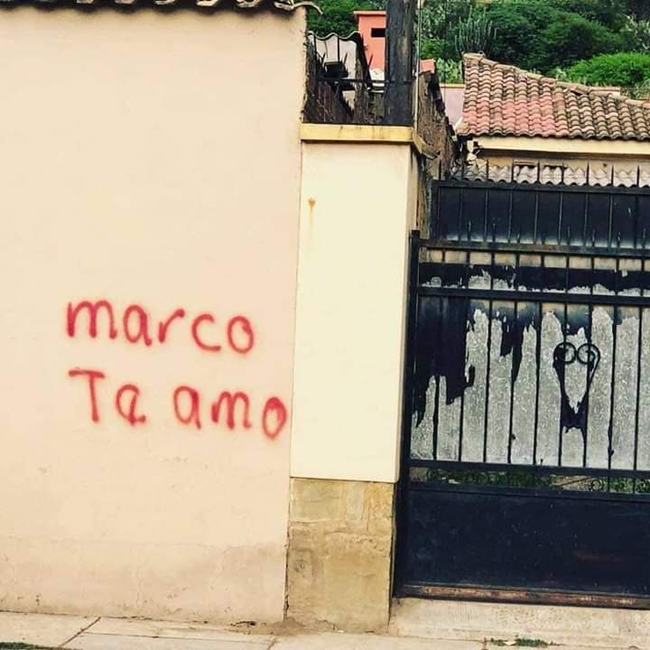 Marco, por favor, perdónala. Nos está dejando la ciudad hecha un desastre...