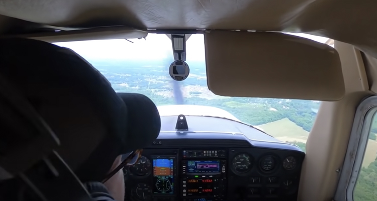 Este piloto con menos de 80 horas de vuelo se enfrenta a su peor pesadilla: se queda sin motor en el aire