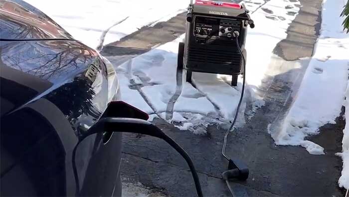 Apaños que se está haciendo la gente para cargar el coche en casa sin puntos de recarga