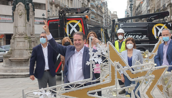 Abel Caballero, alcalde de Vigo, 4 de agosto: ''Hoy arranca la Navidad en Vigo. La mejor del mundo. Nos encanta que nos visitéis. ¡Os queremos!''