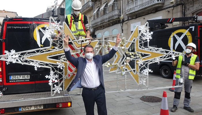 Abel Caballero, alcalde de Vigo, 4 de agosto: ''Hoy arranca la Navidad en Vigo. La mejor del mundo. Nos encanta que nos visitéis. ¡Os queremos!''