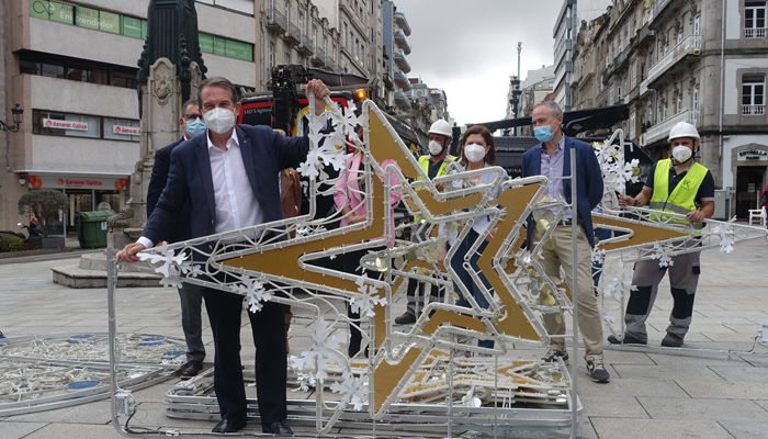 Abel Caballero, alcalde de Vigo, 4 de agosto: ''Hoy arranca la Navidad en Vigo. La mejor del mundo. Nos encanta que nos visitéis. ¡Os queremos!''