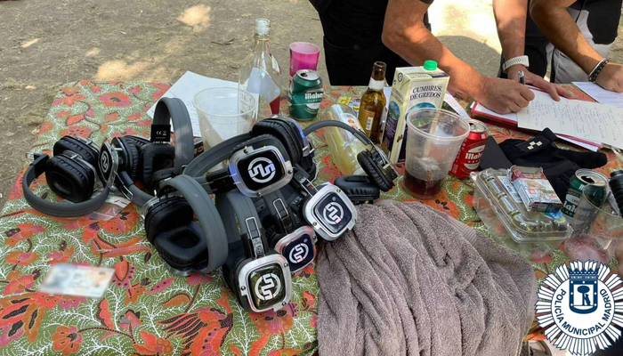 Desmantelan una rave ilegal en Madrid con 30 personas con auriculares conectados a una mesa de mezclas