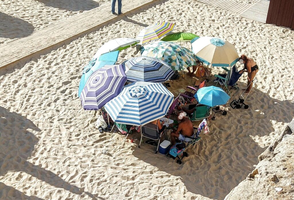 Vestigios de las legiones romanas en plena playa en Cádiz: la formación tortuga para combatir el sol