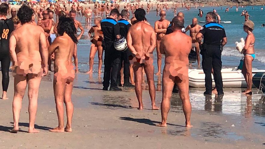 Pelea a remazos en la playa de Barra (Cangas) entre bañistas y tripulantes en zodiac