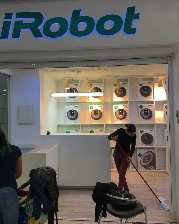 En casa de Roomba, escoba de palo