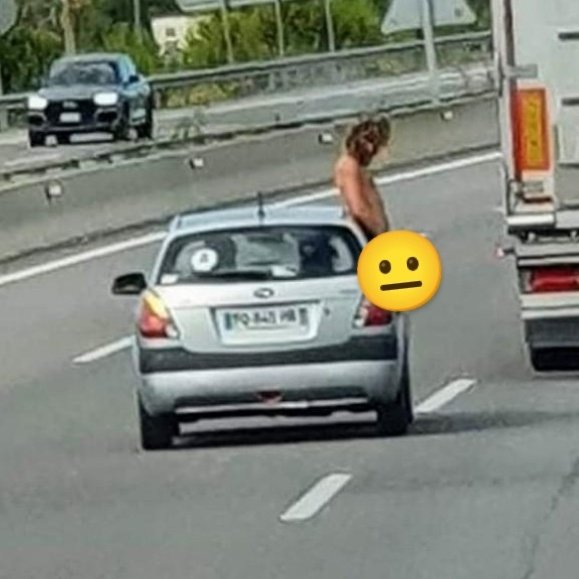 Girona, AP7: Mea por la ventanilla del coche