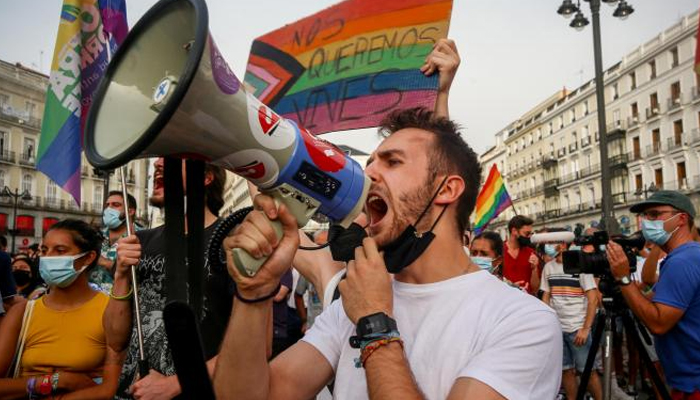El joven que denunció una agresión homófoba en Madrid confiesa que no le atacaron encapuchados: ''Fue consentido''