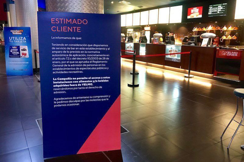 Los cines Yelmo están empezando a prohibir la entrada a clientes que lleven alimentos y bebida de fuera del establecimiento