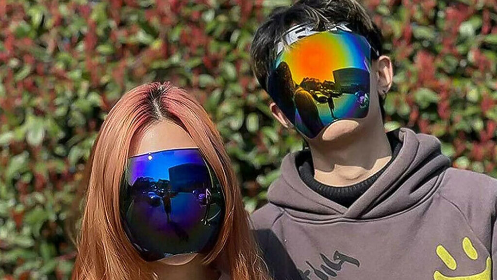 Lanzan en Japón unas gafas de sol 'a lo Daft Punk', que cubren de las cejas al mentón