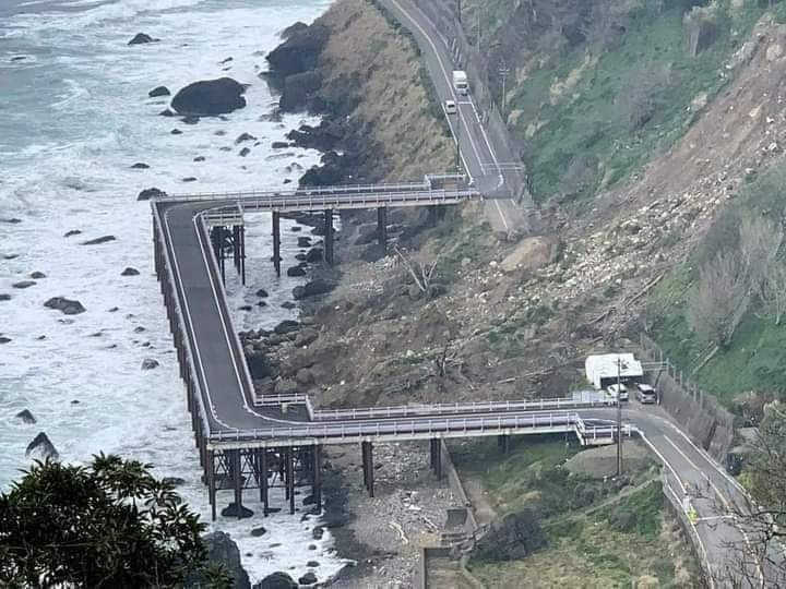 Japón: Se derrumba parte de la montaña y construyen esta carretera 48 horas después