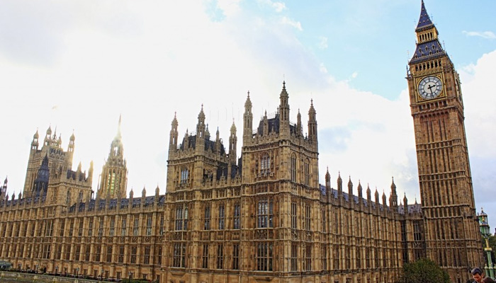 Encuentran restos de cocaína en once de doce baños del Parlamento británico