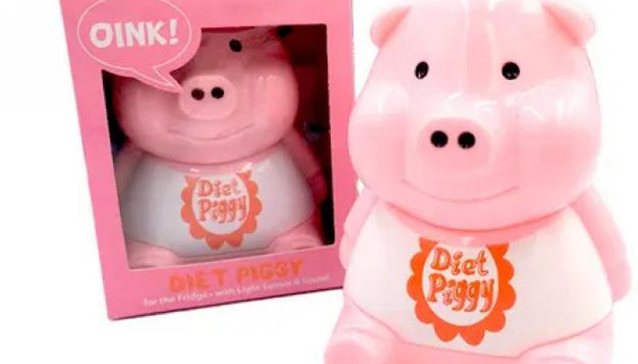 Toys 'R' Us retira el juguete "Diet Piggy", un cerdito que "vigila" que los niños hagan dieta gruñiendo si abren la nevera