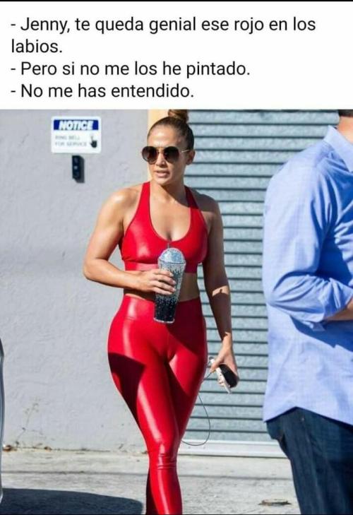 "Jenny, te queda genial ese rojo en los labios"